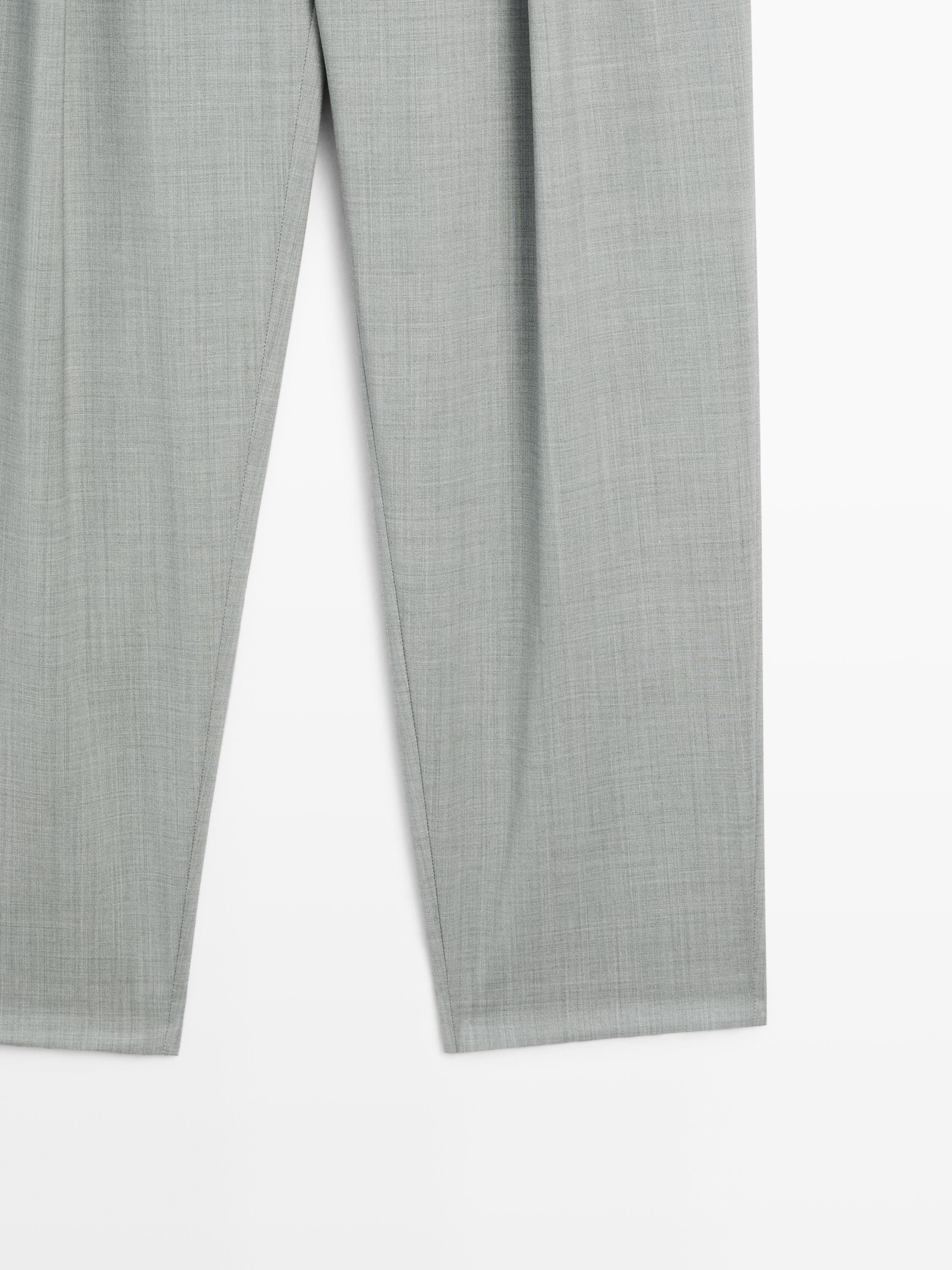 Flowing trousers with darts