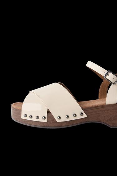 Zara NEUTRAL PATENT-FINISH CLOGS - Off White