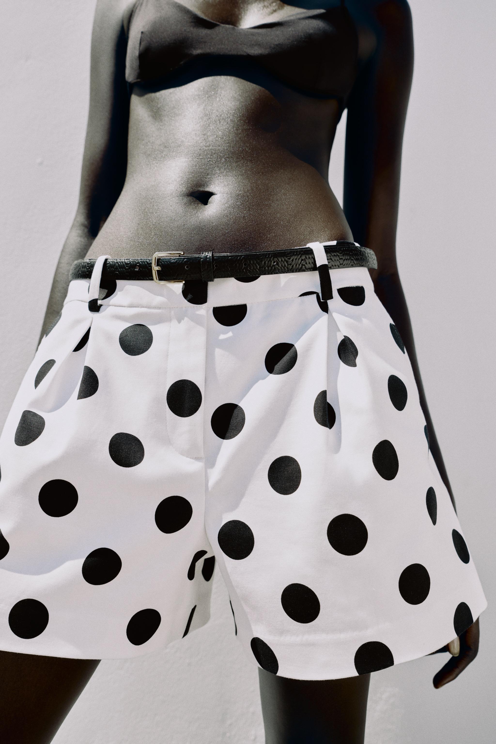 BELTED PLEATED SHORTS — Black / White