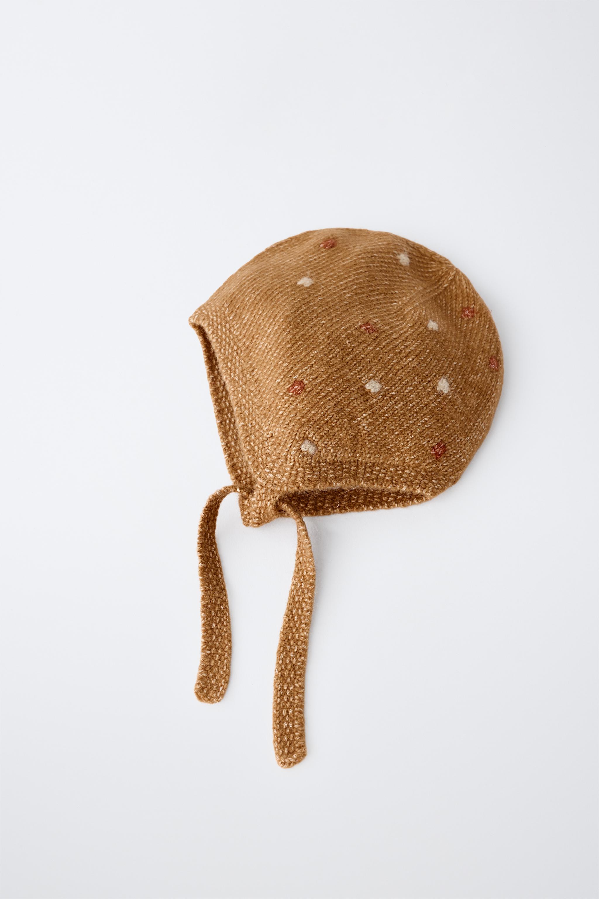 BONNET EN MAILLE AUX BOULES