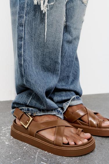 САНДАЛИИ НА ПЛОСКОЙ ПОДОШВЕ СО СКРЕЩЕННЫМИ РЕМЕШКАМИ — ТЕМНЫЙ РЫЖЕВАТО-КОРИЧНЕВЫЙ от Zara — изображение 0