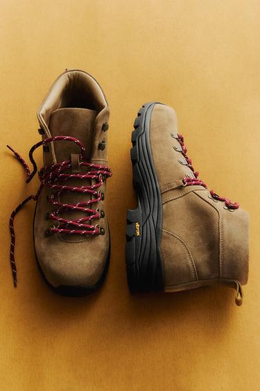 LEATHER HIKING BOOTS - Brown by Zara
