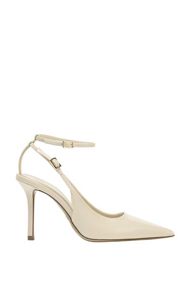 حذاء مكشوف من الخلف بأبازيم - أبيض صدفي الخاص بـ Zara