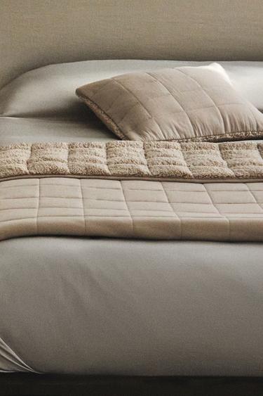 REVERSIBLE FAUX SHEARLING QUILT - Light grey by Zara