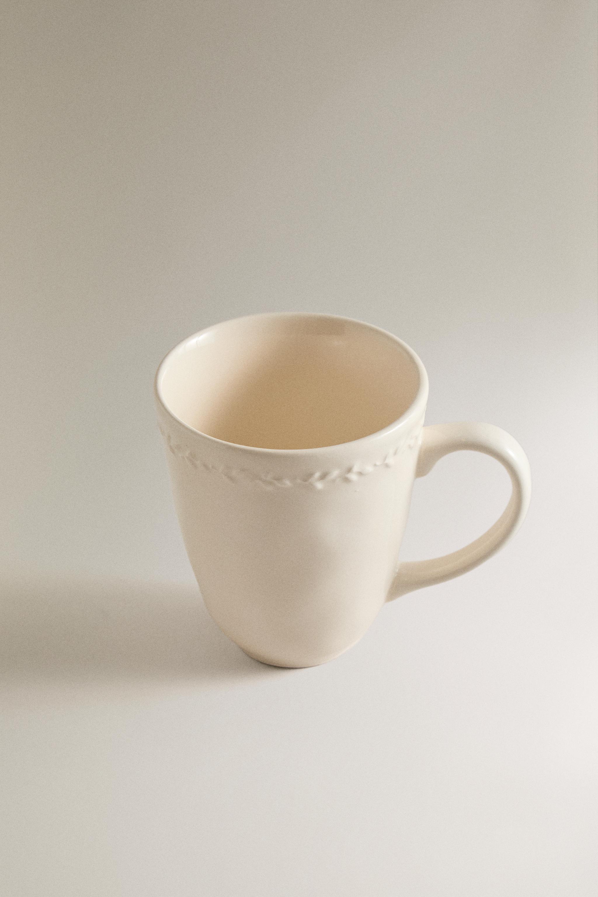EARTHENWARE MUG WITH RAISED RIM