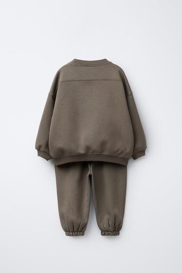 ENSEMBLE JOGGING SWEAT ET PANTALON JOGGER BASIQUE ÉTIQUETTE - Marron / Taupe de Zara - Image 1
