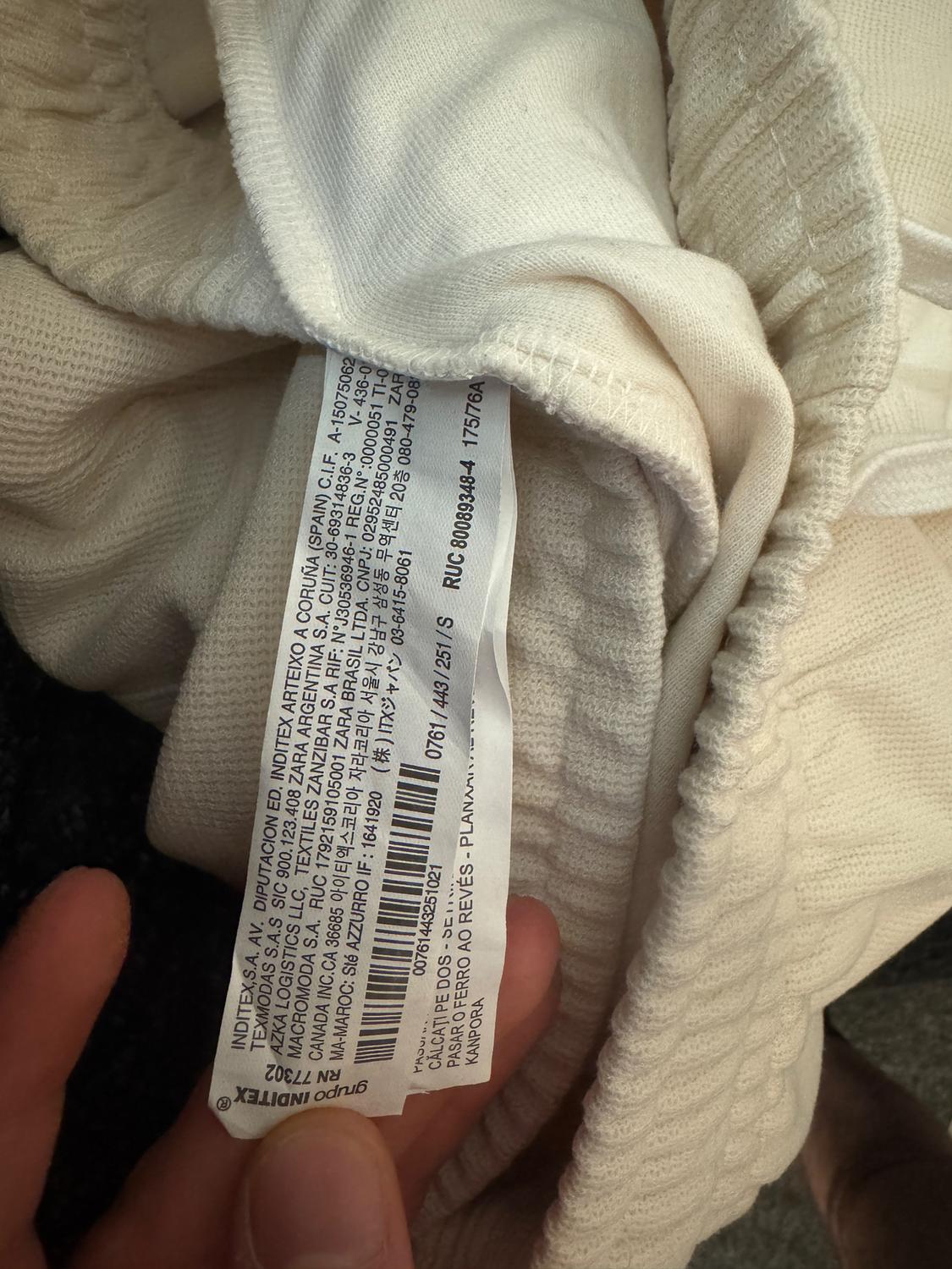 TEXTURED BERMUDA SHORTS WITH LABEL - Image 4