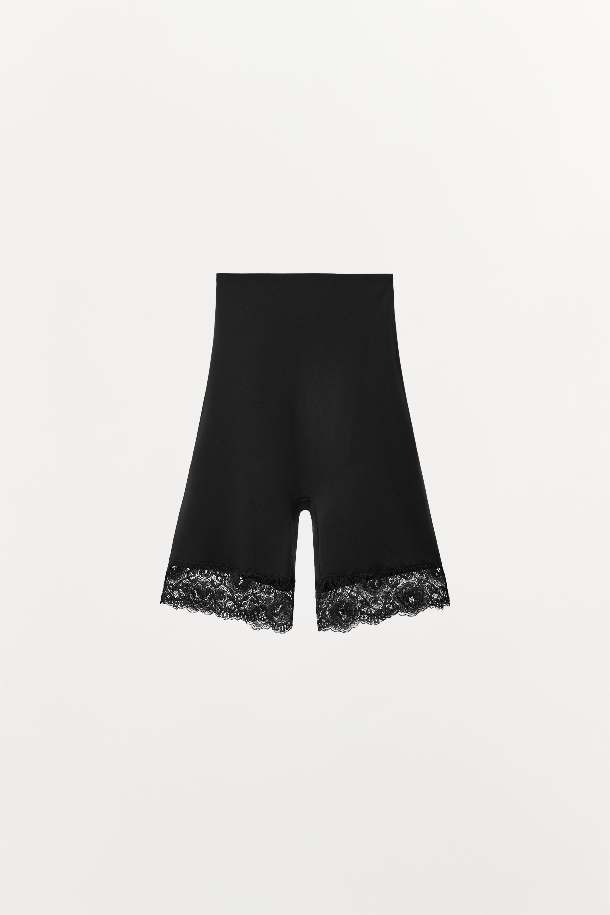 SHORT EN MÉLANGE DE POLYAMIDE ET DENTELLE