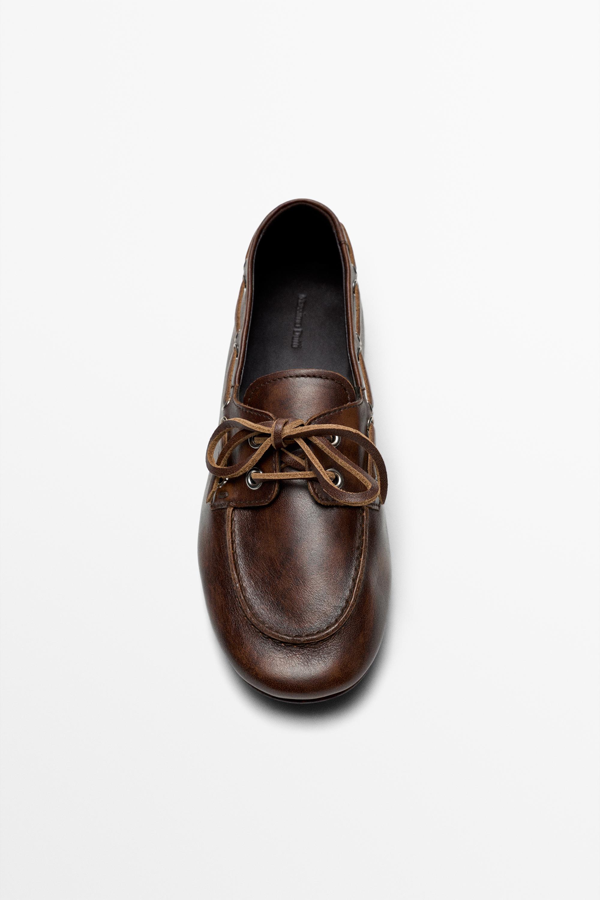 Leather lace-up boat shoe