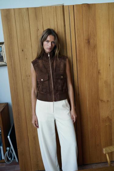 WESTE IN VELOURSLEDER-OPTIK - Braun von Zara - Bild 0