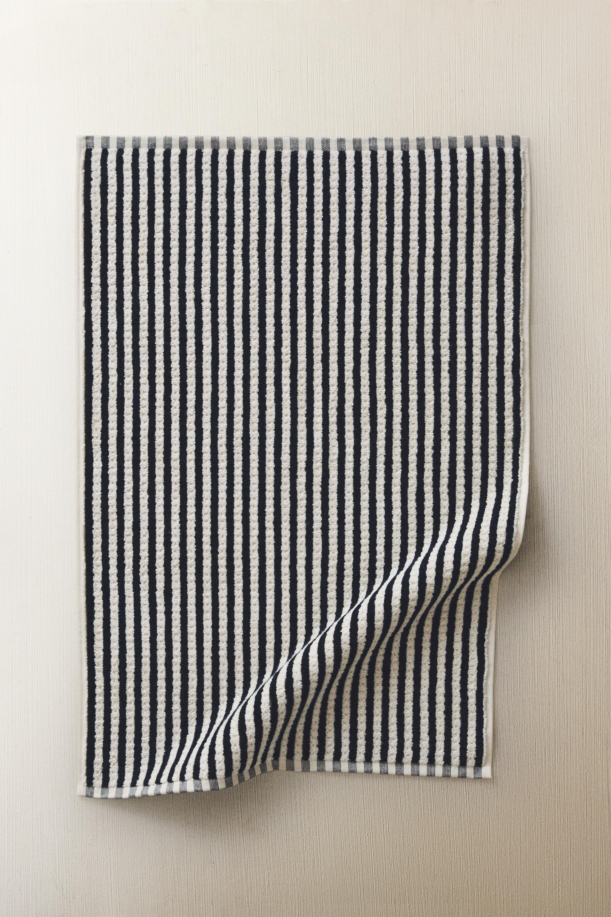 TWO-TONE STRIPED BATH MAT — Ecru / Black