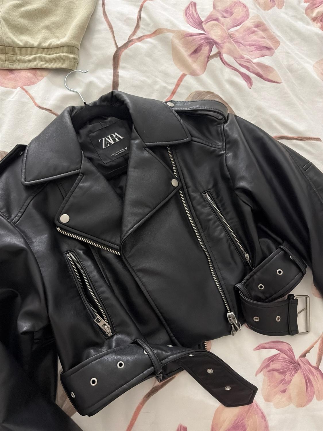 LEATHER EFFECT CROPPED BIKER JACKET - Image 3