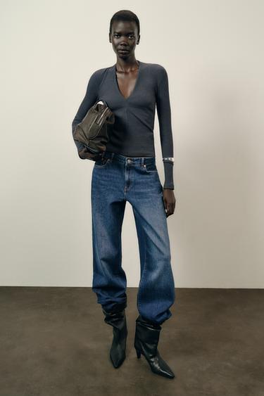 TOP MIT RIPPENMUSTER UND V-AUSSCHNITT - Graphit von Zara