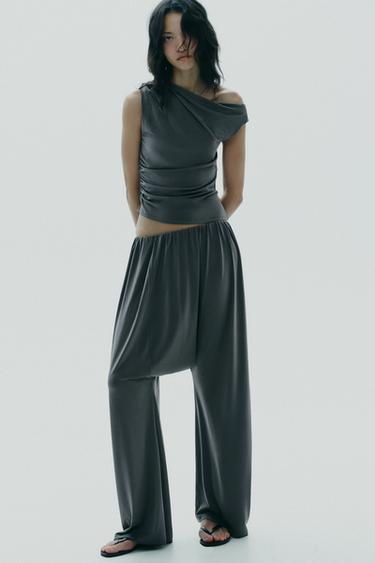 TOP CREPE DRAPEADO - Gris antracita de Zara - Imagen 0