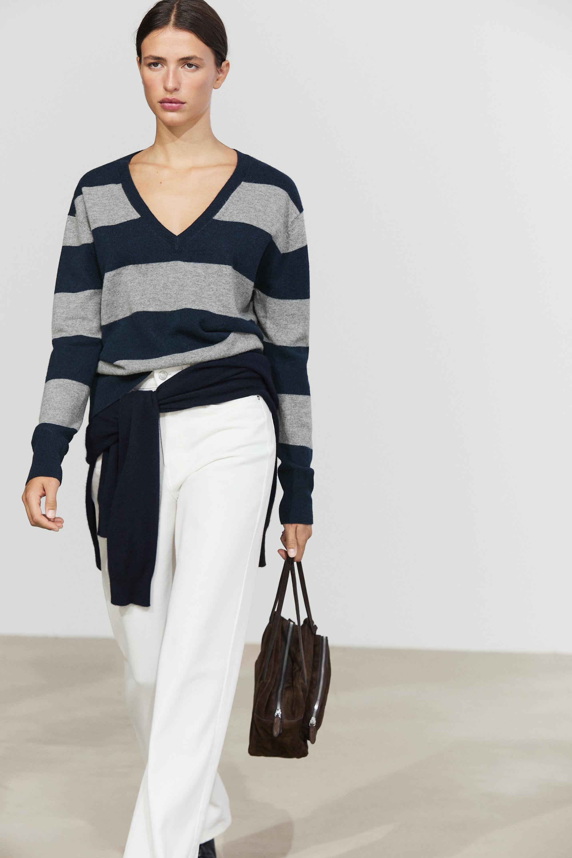 Pull en maille à rayures laine et cachemire col V