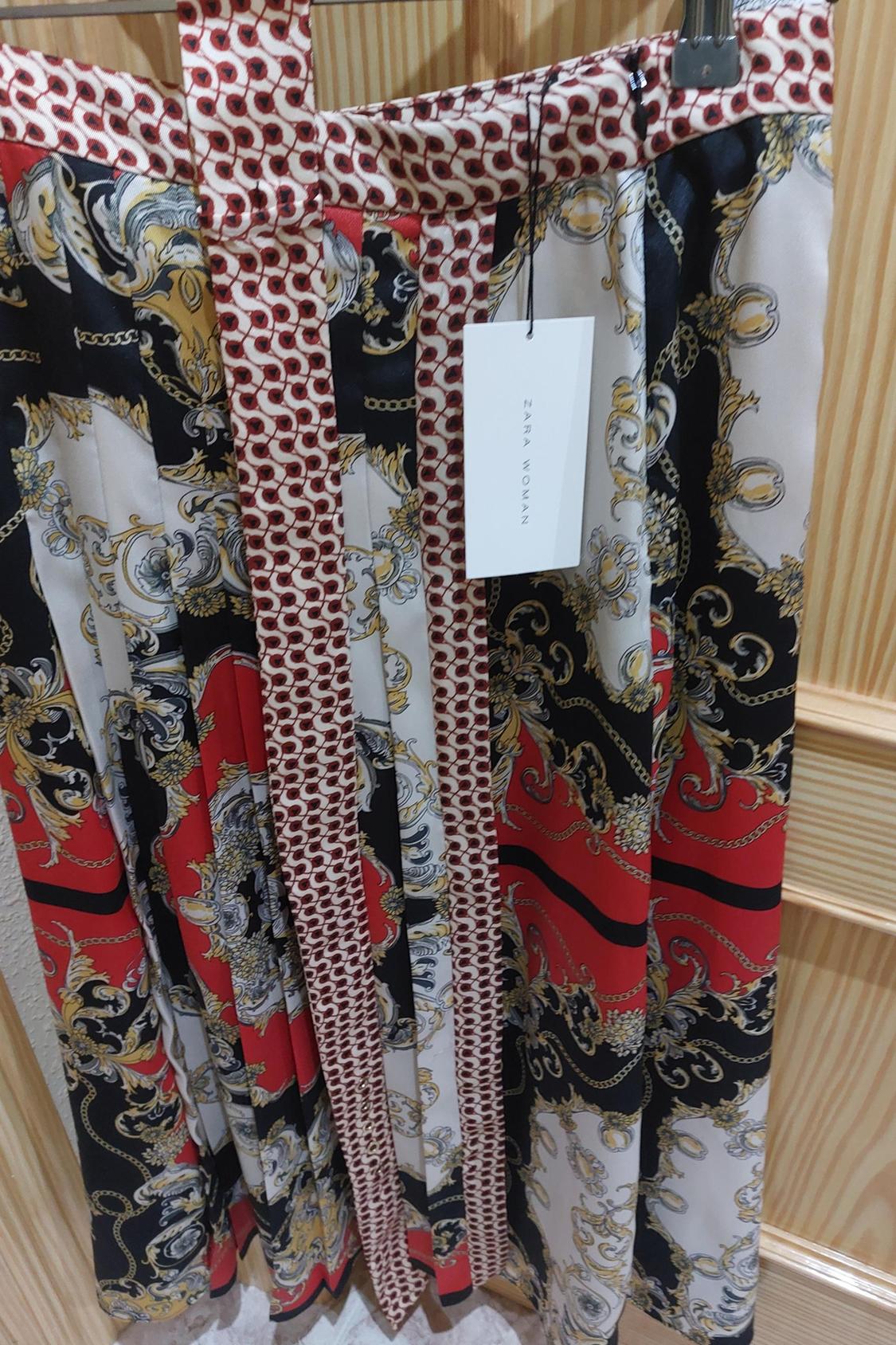 PLEATED SKIRT WITH PRINT - Image 2