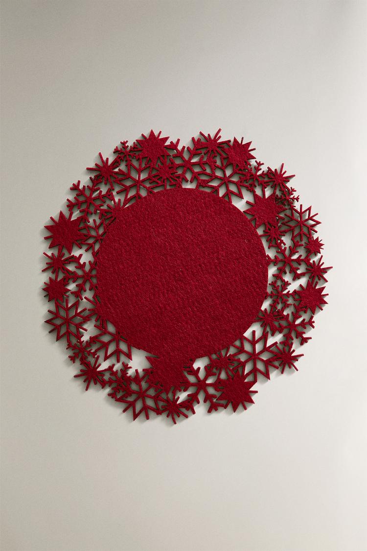 1 Chemin De Table En Jute Avec Des Sapins Enneigés