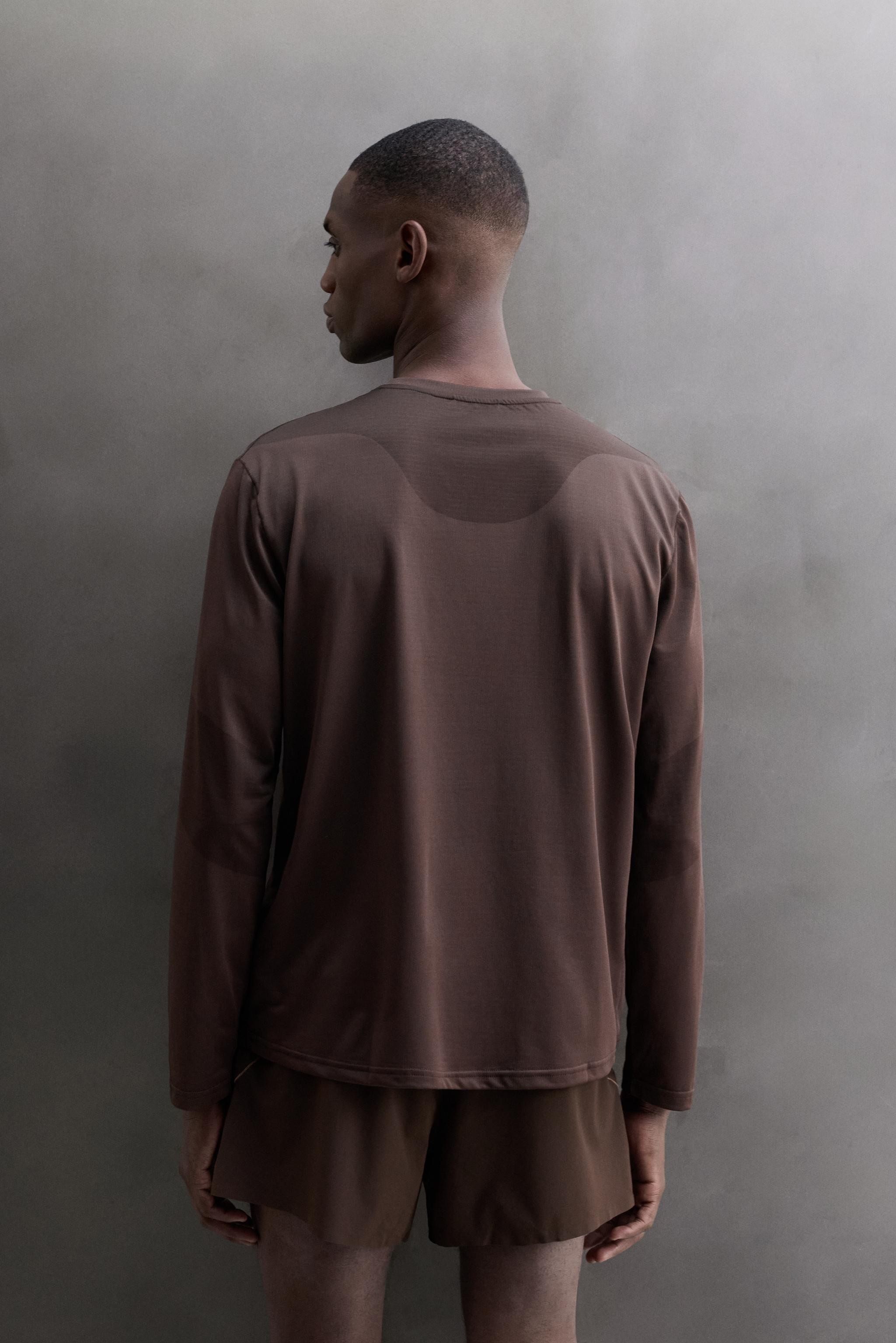 T-SHIRT TECHNIQUE À MANCHES LONGUES AVEC POCHE