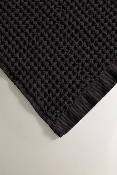 WAFFLE-KNIT COTTON BATH TOWEL - Black by Zara - Image 1