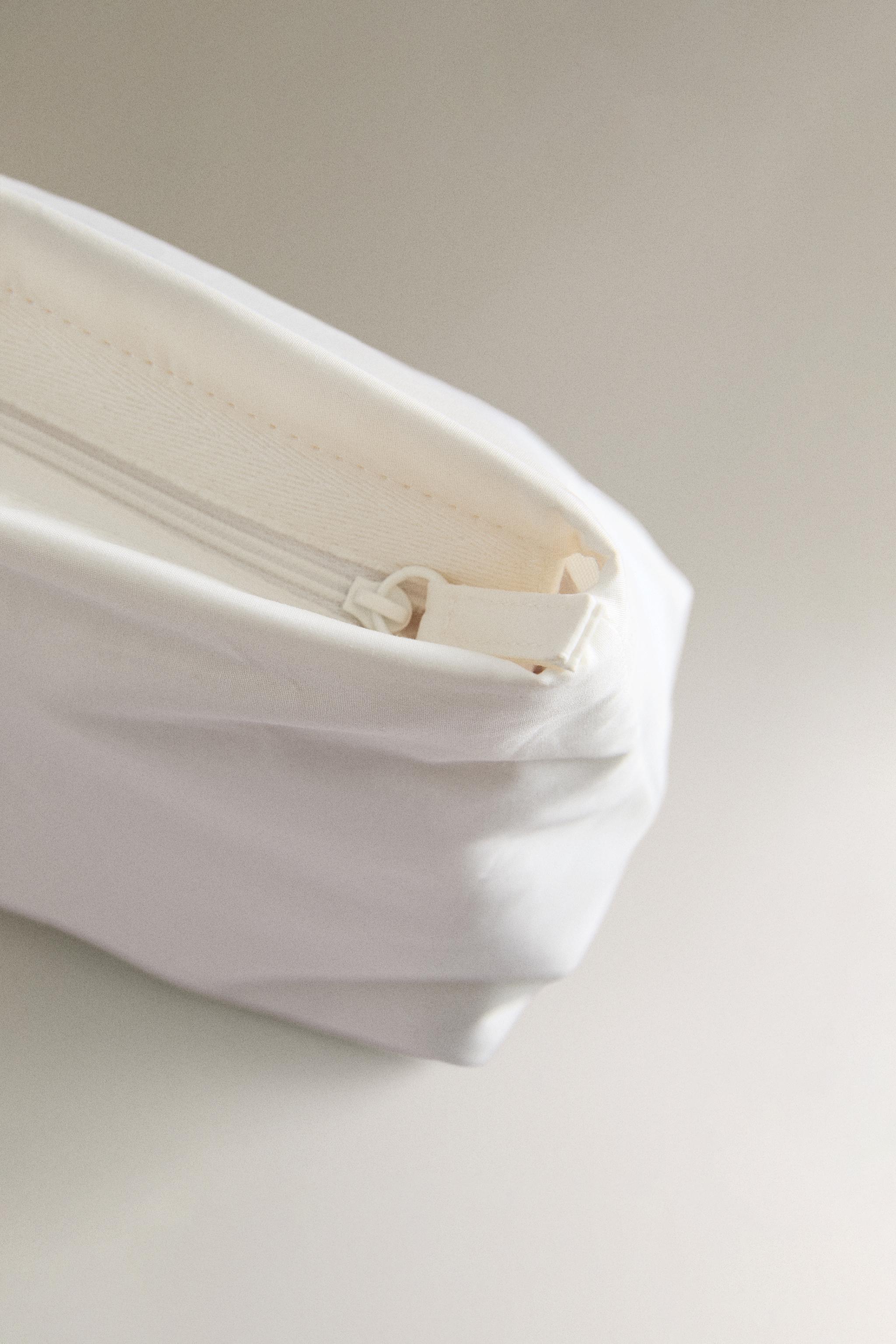 TECHNICAL FABRIC MEDIUM TOILETRY BAG