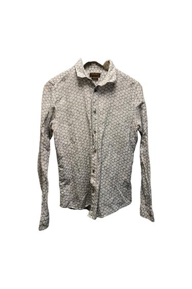 Long-sleeved shirt with a floral print. Interior label with the text ZARA MAN SLIM FIT. Casual style on a white background.