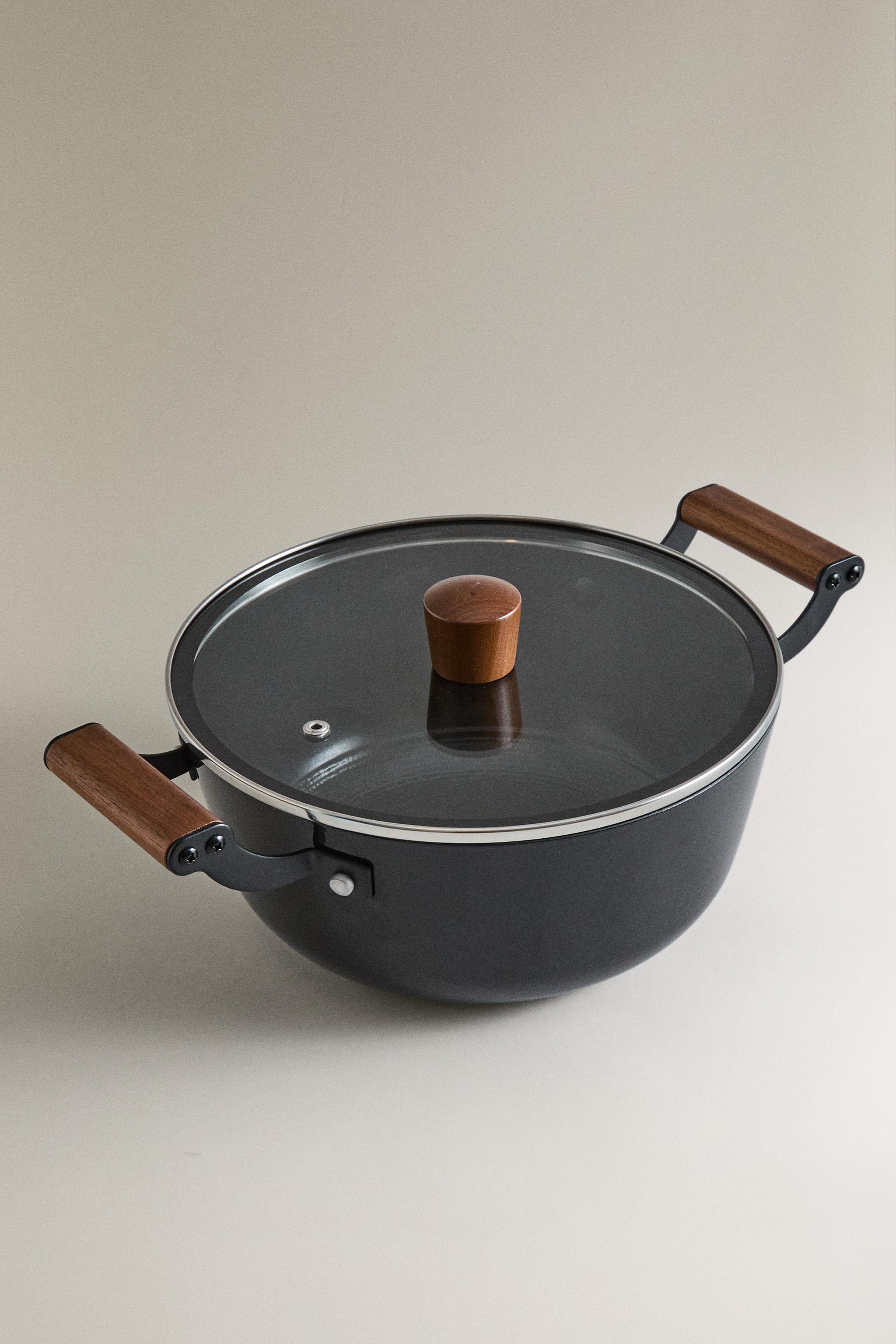 IRON POT WITH LID — Black