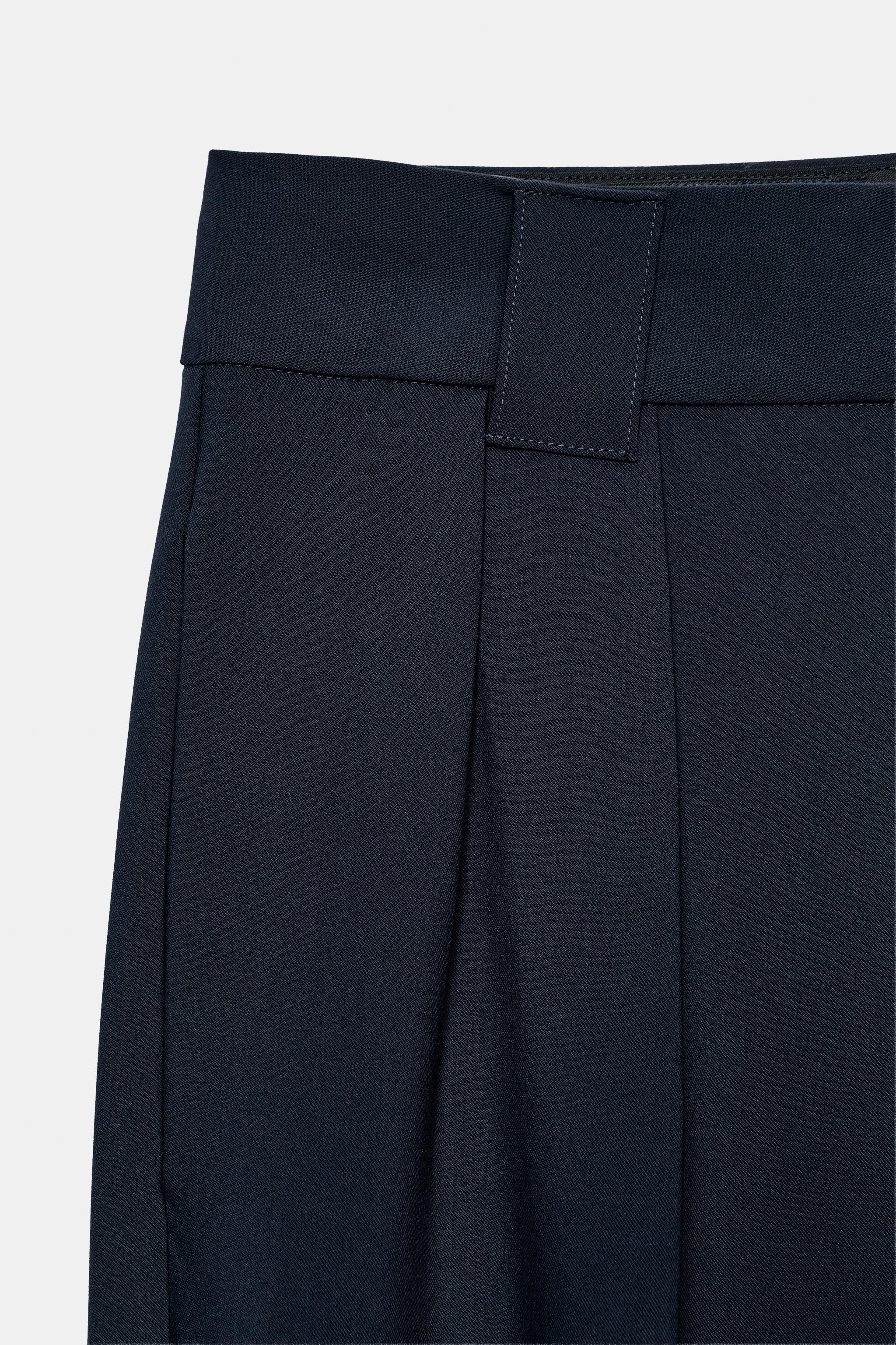 VOLUMETRIC PLEATED PANTS