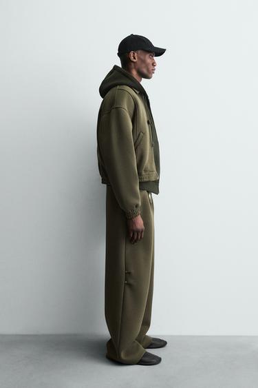 بنطلون بقصة واسعة بمظهر النيوبرين مع ترصيعات - زيتوني الخاص بـ Zara