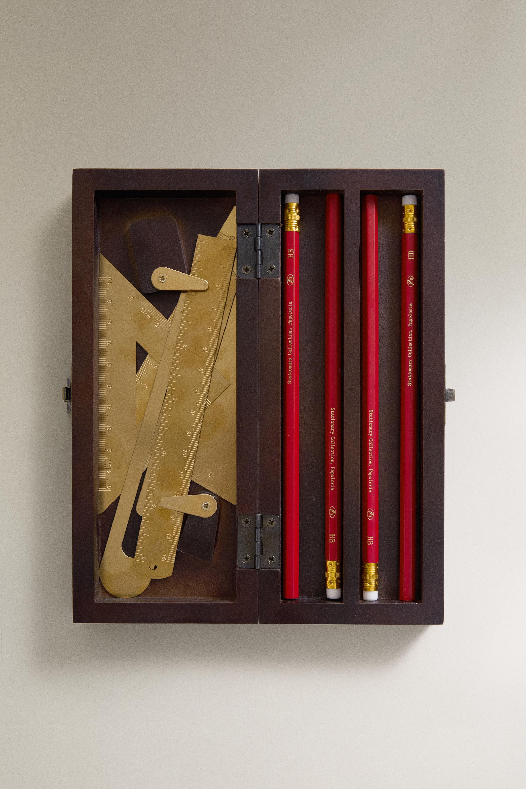 DRAWING AND MEASURING SET — Multicolored