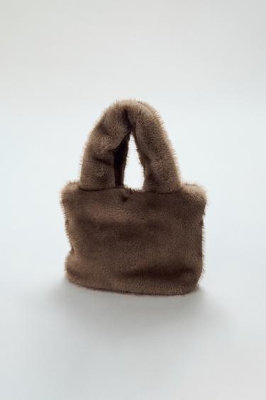 リアルファー ミニバケットバッグベージュZaraのリアルファー ミニバケットバッグ - ベージュ