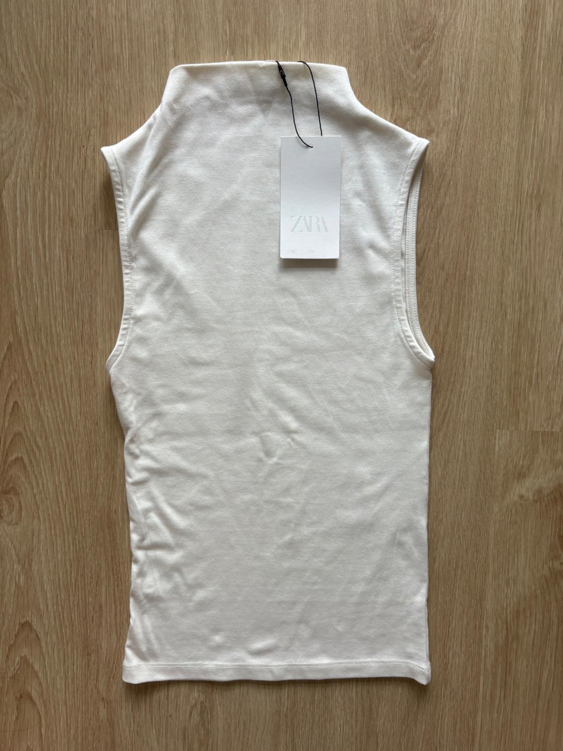 SLEEVELESS TOP - Image 2