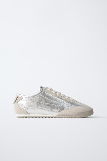 ZAPATILLA DEPORTIVA METALIZADA - Plata de Zara