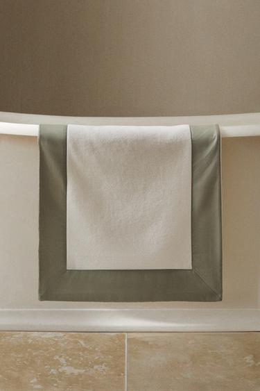 TAPIS DE BAIN BANDE TEXTURÉE - Vert menthe de Zara