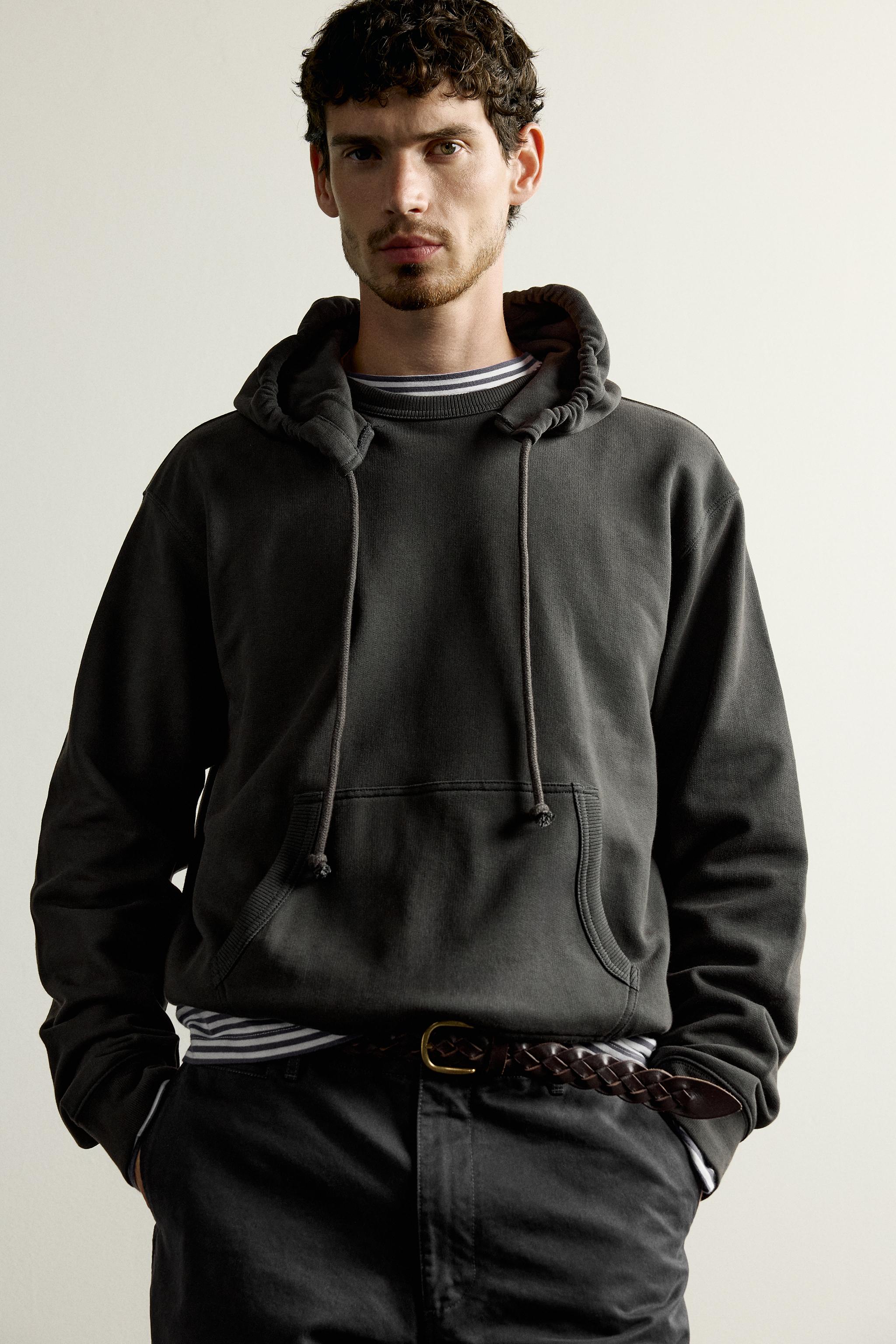 HOODED CREWNECK SWEATSHIRT