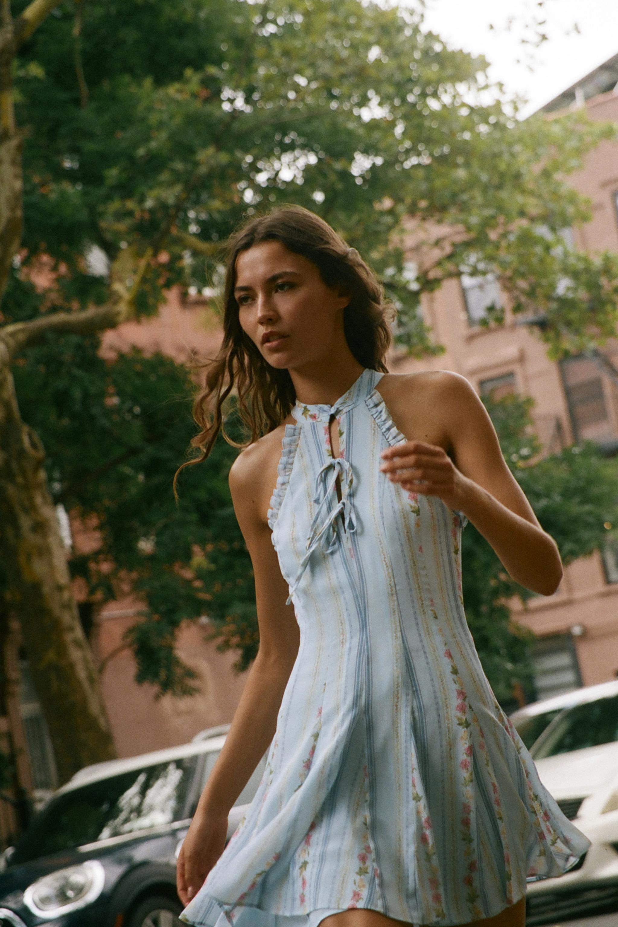 ROBE COURTE HALTER À IMPRIMÉ FLORAL