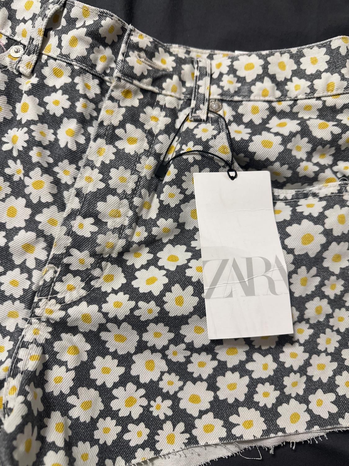 DAISY PRINT STRAIGHT SHORTS - Image 2