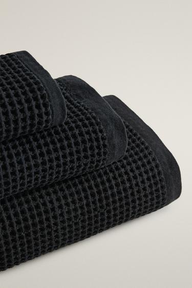 WAFFLE-TEXTURE COTTON BATH TOWEL — Black 2