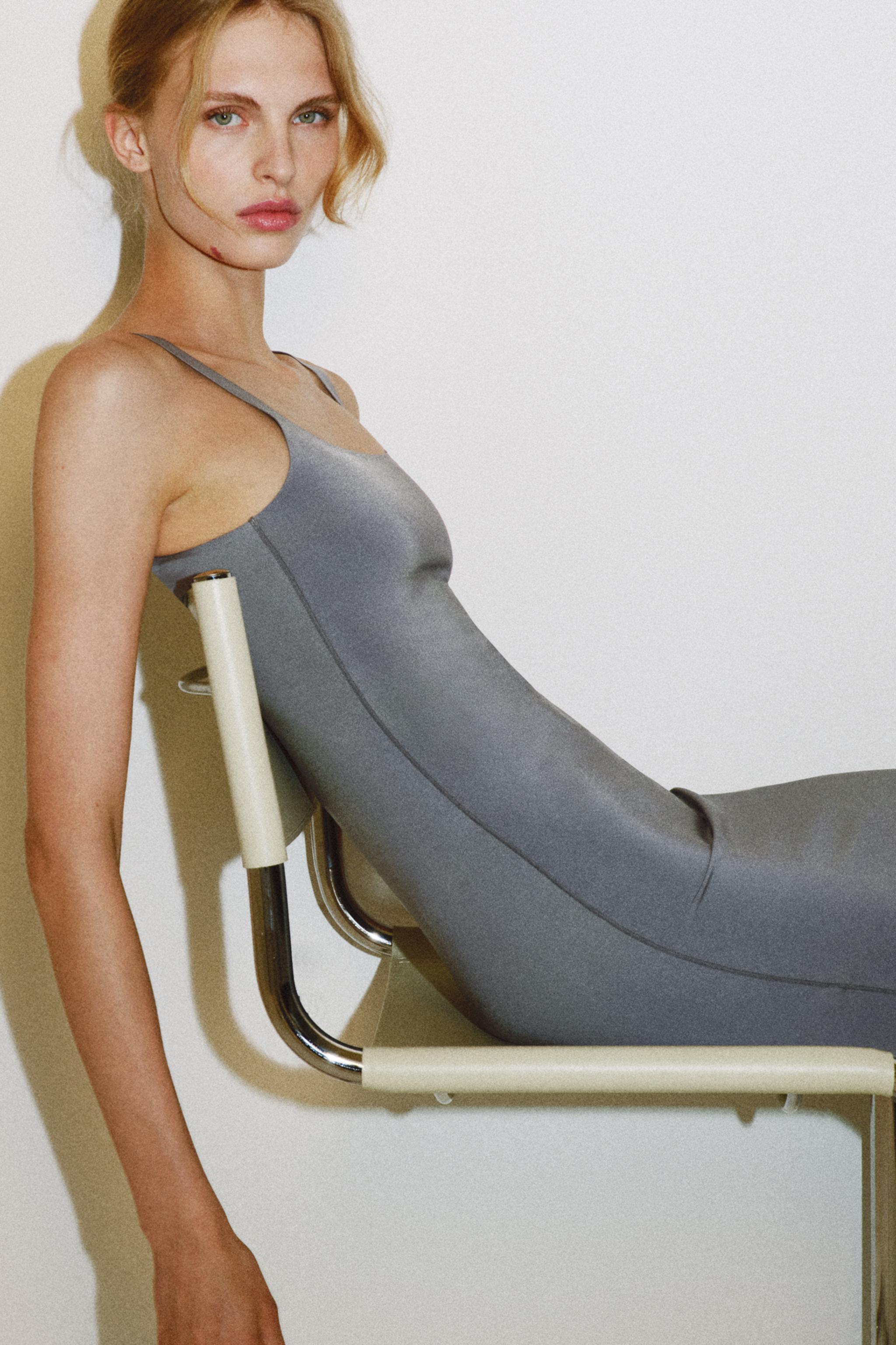 CONTOURING MIDI DRESS