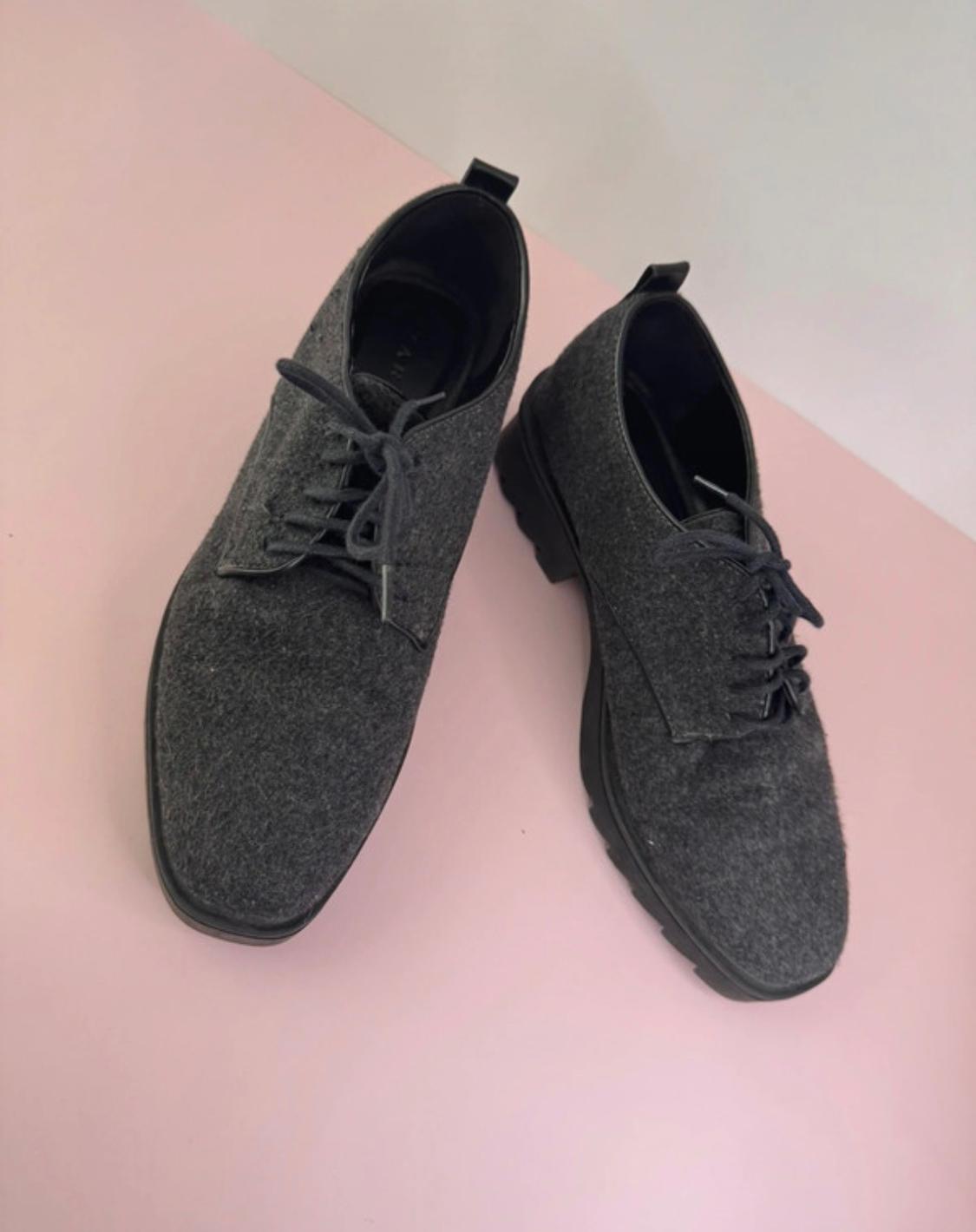 ZAPATO BLUCHER GRIS - Image 2