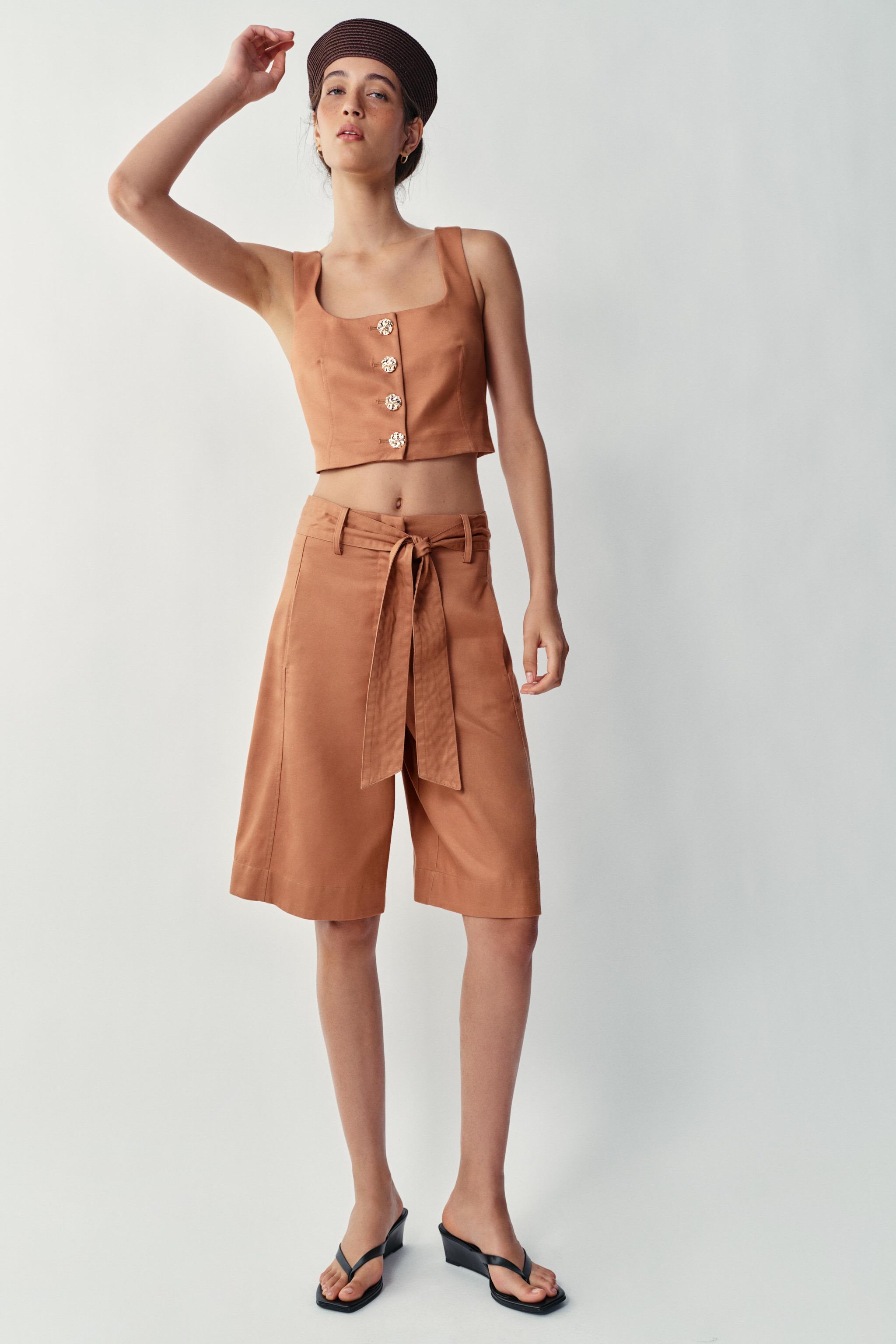 GOLD BUTTON CROPPED VEST