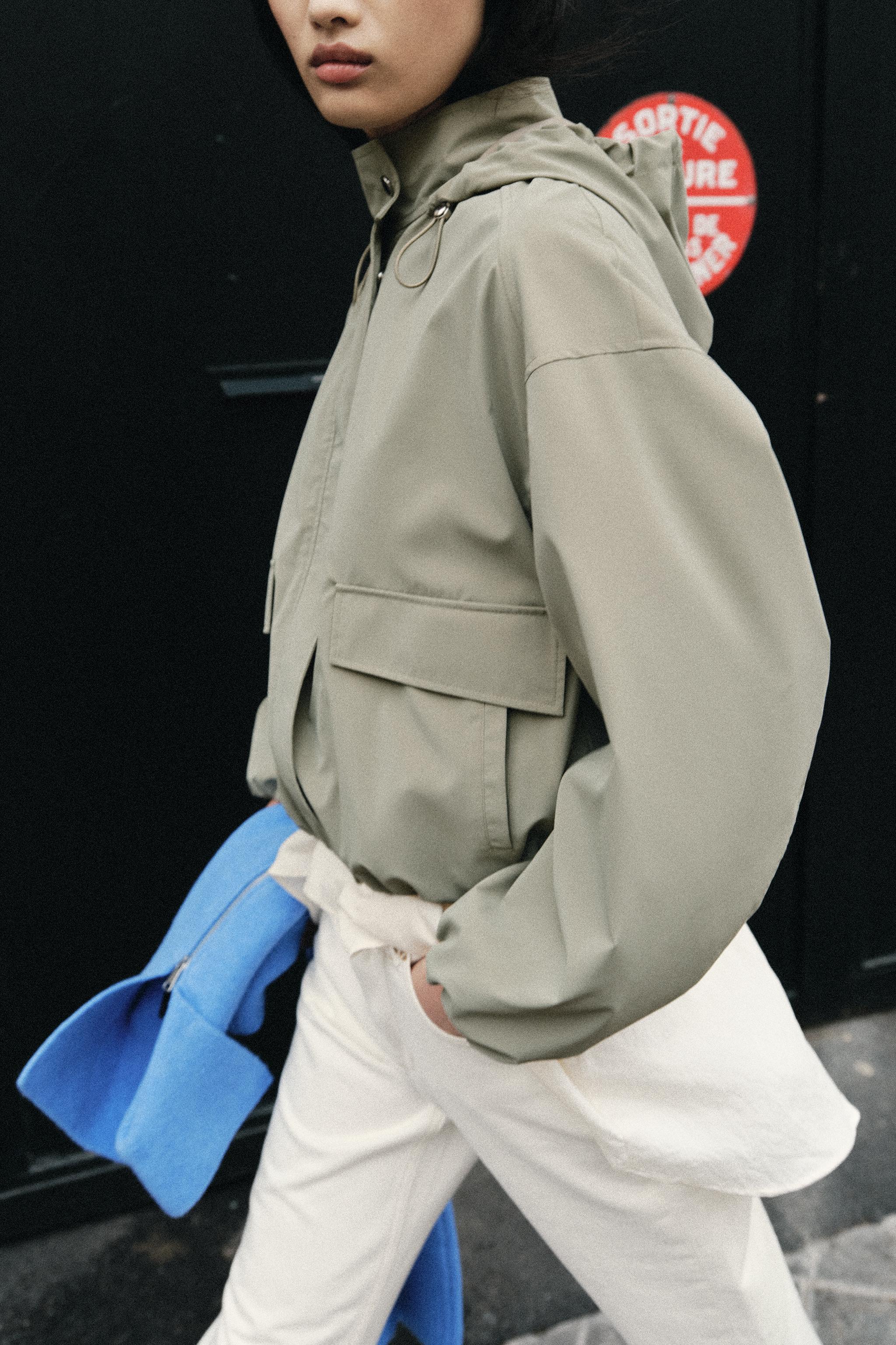 BLOUSON ENGOMMÉ À CAPUCHE
