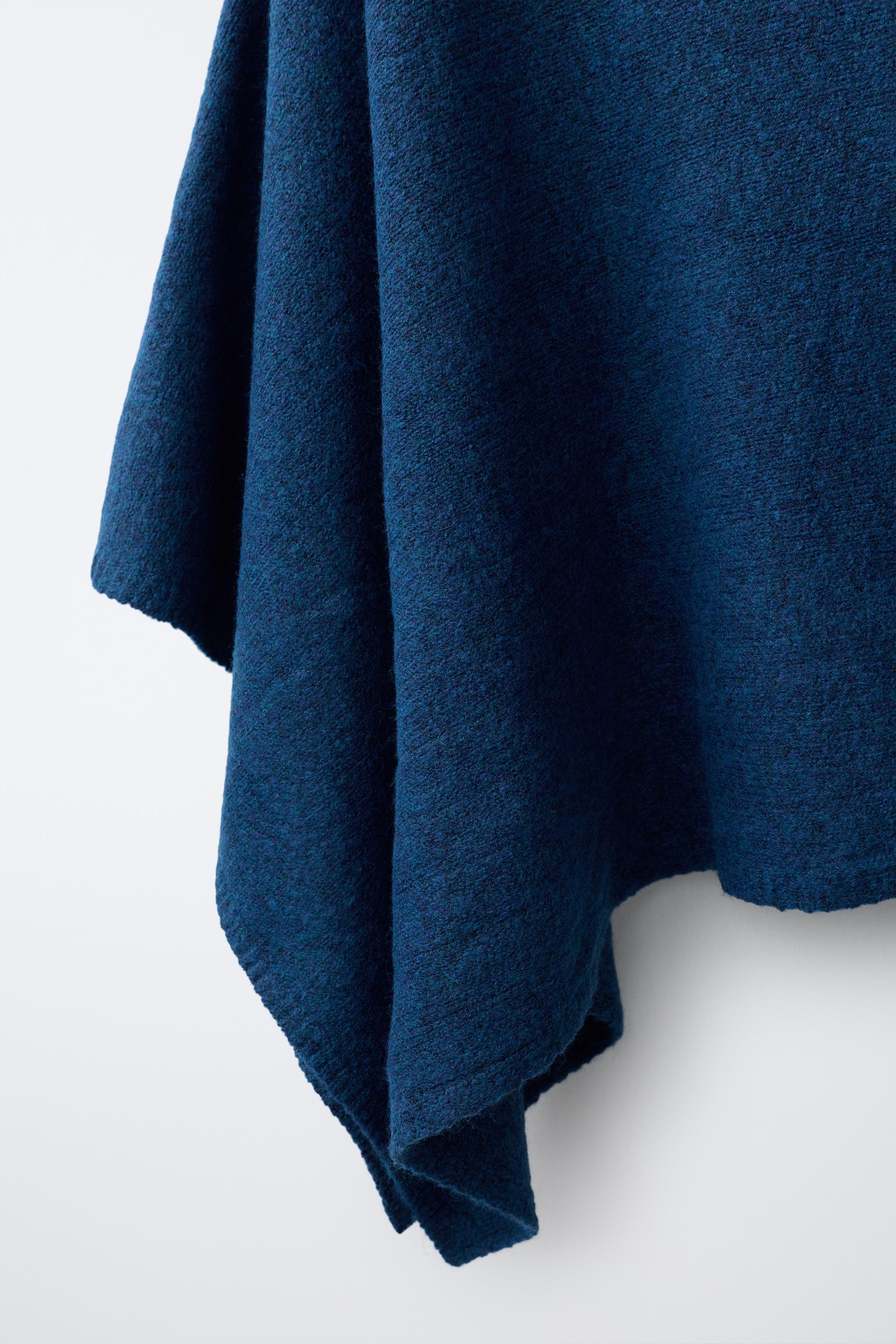 CAPE EN MAILLE FINE