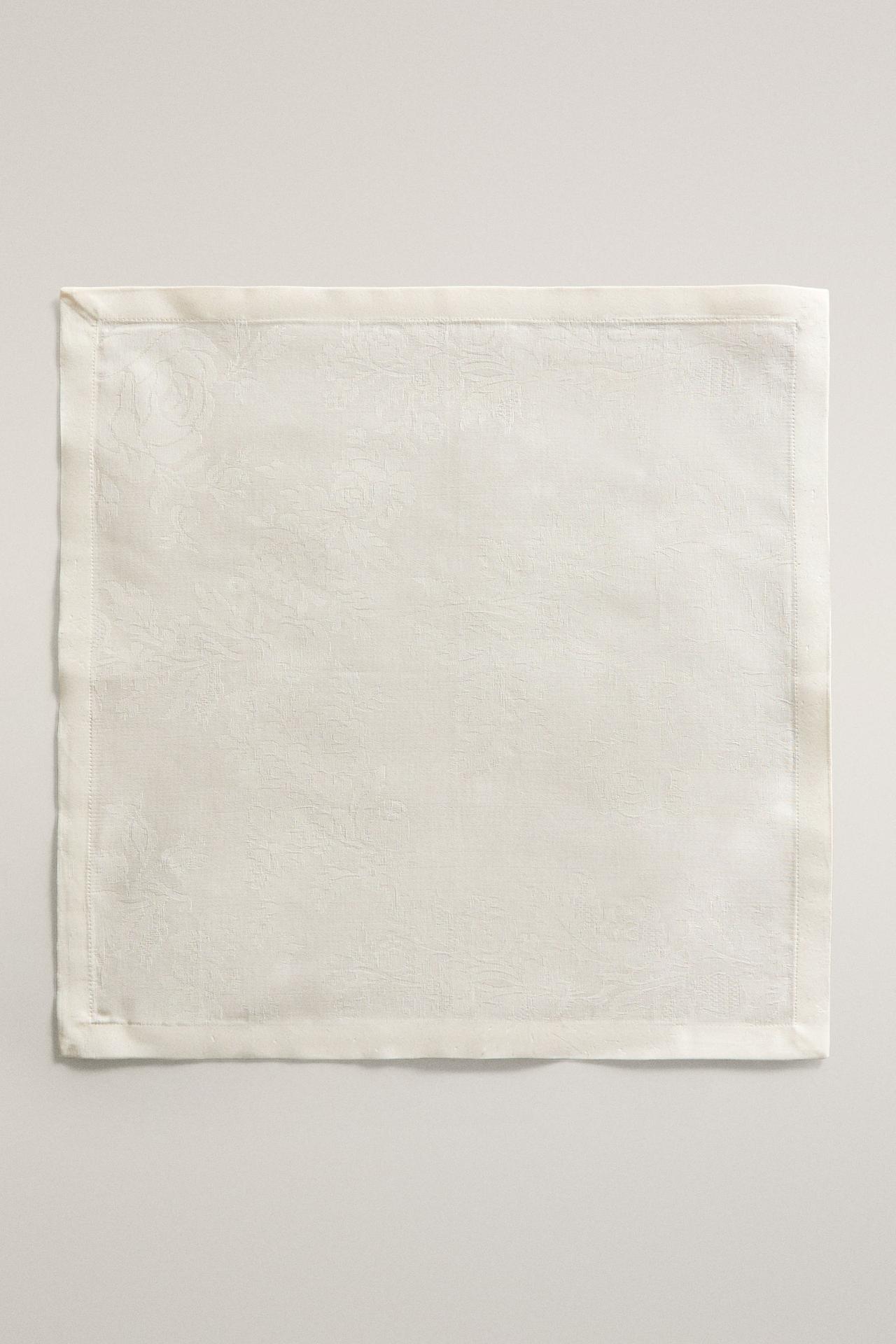 SET OF JACQUARD NAPKINS WITH ROSES (SET OF 2) — White