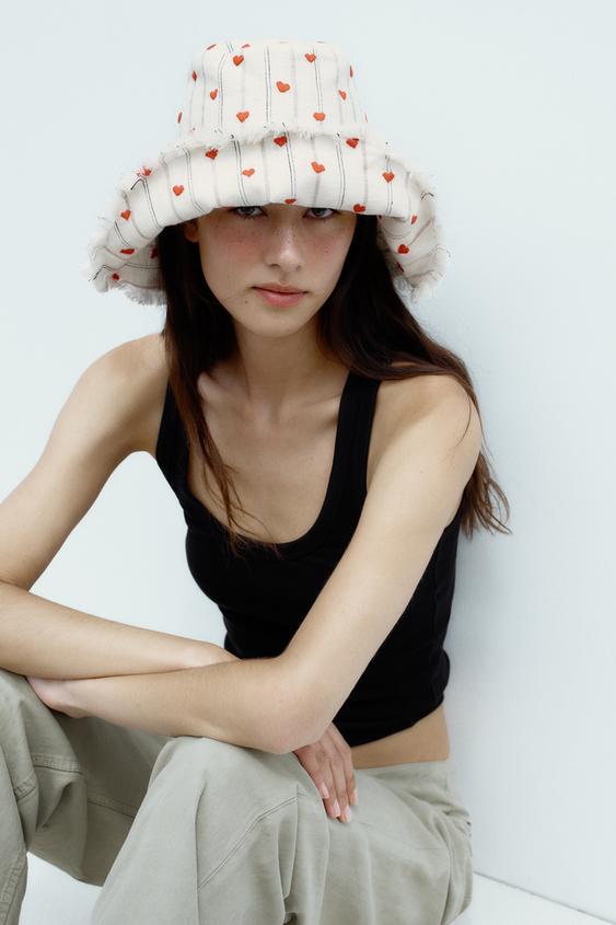 STRIPED HEART EMBROIDERED BUCKET HAT