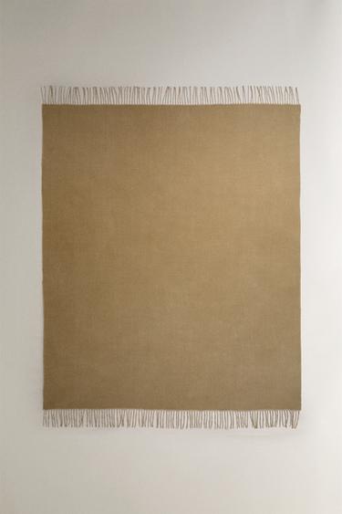 SOFT FRINGED BLANKET - Light beige by Zara