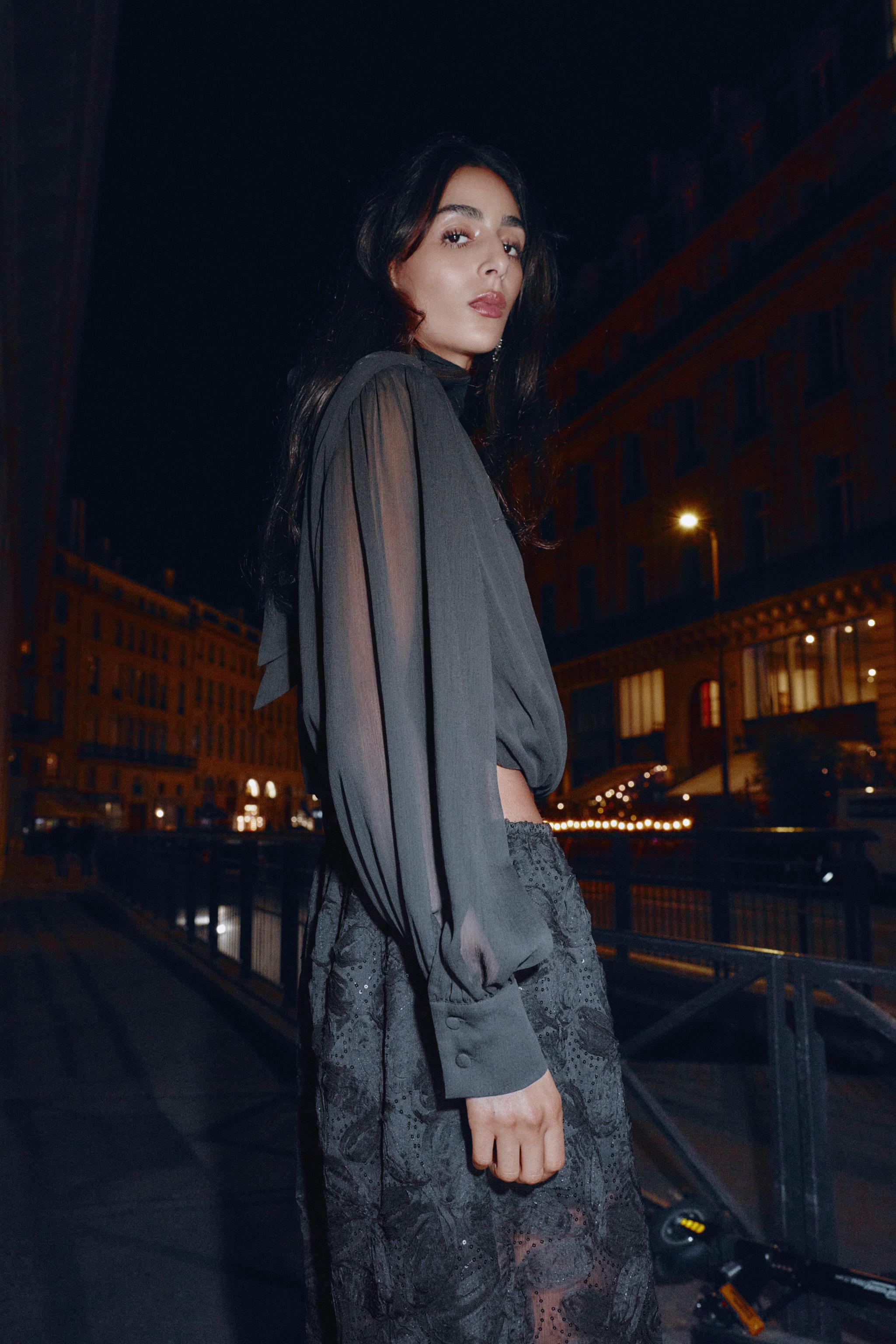 CHEMISE SEMI-TRANSPARENTE AVEC DRAPÉ BOULE