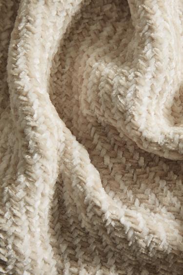 FRINGED DECORATIVE THROW - Cava by Zara