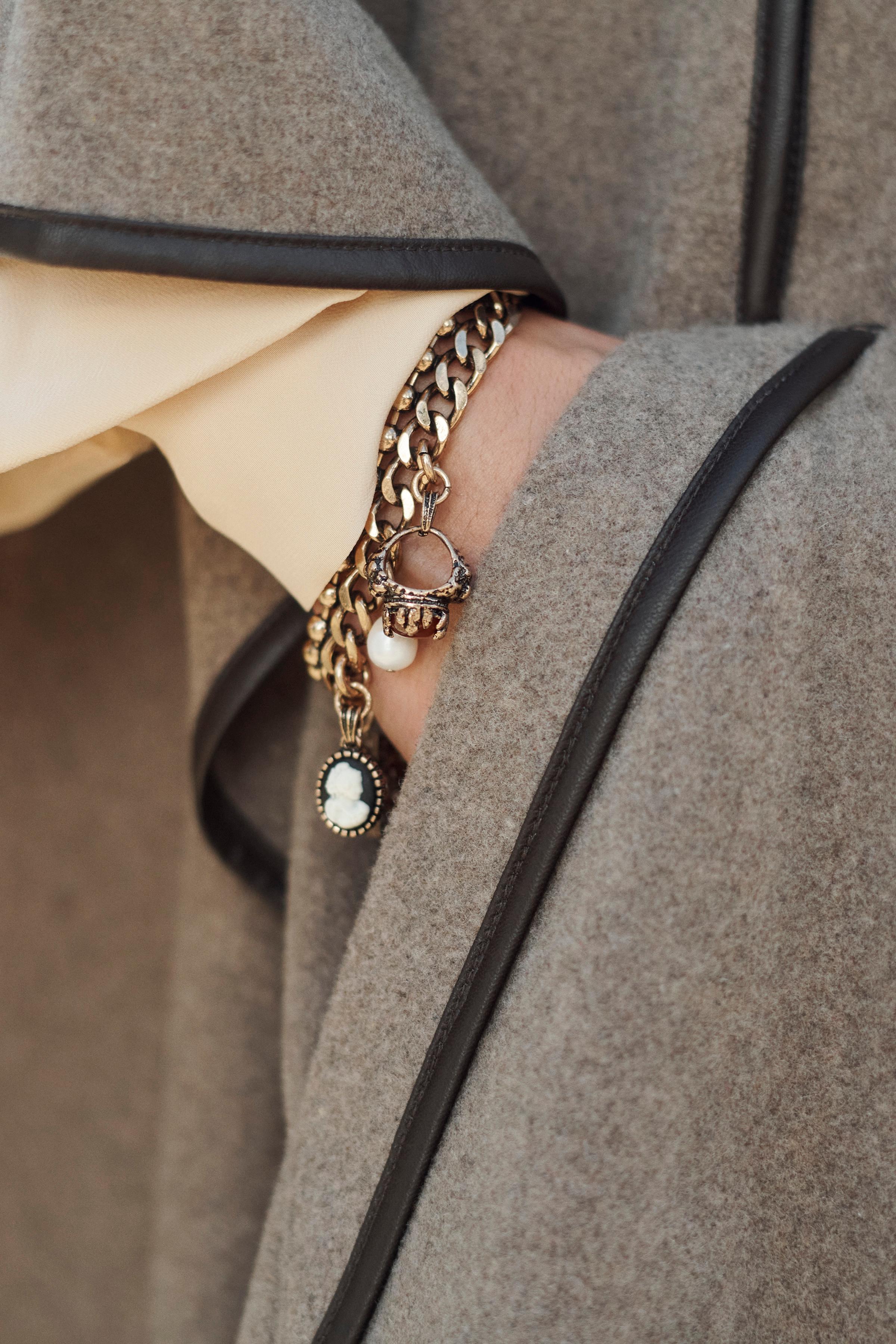 CAPE OVERSIZE AVEC LAINE ÉDITION LIMITÉE