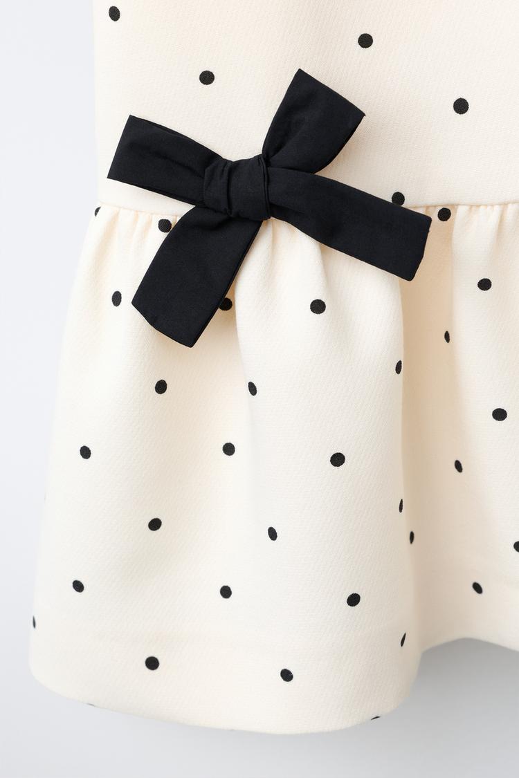 Vestido de lunares con moños 3
