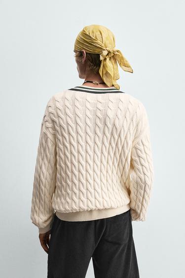 PULL STRUCTURÉ À TORSADES - Écru de Zara - Image 2